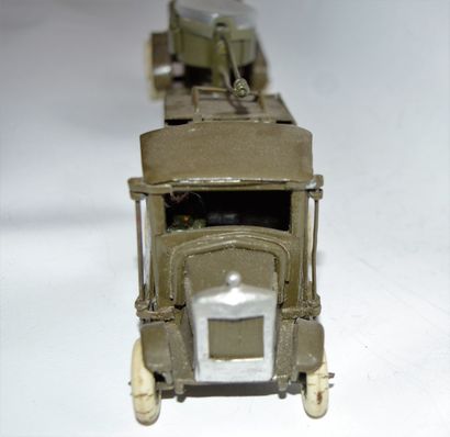 null BRITAINS: Set 1643: Mechanical transport and air force equipment (white tires),...