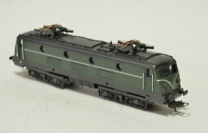 null LIMA Belgian trainset of the SNCB includes 

- 202025 BB type 12 in green (MB)

-...