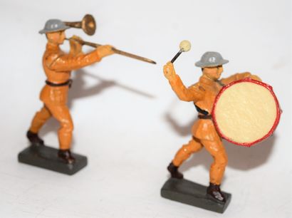 null LINEOL (2): China: 2 soldiers musicians on parade. New condition, very rare...
