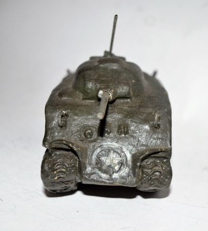 null DURSO: US "Sherman" tank. Length: 8 cm. Very good condition.