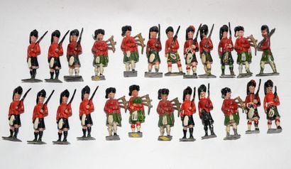 null BRITAINS/CRESCENT and others: set of 24 Scottish soldiers on parade. Fair c...