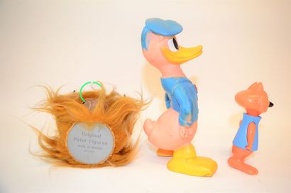 null Set of 3 figures:

-Foxi by Hanna Barbera, plastic, height: 11.5 cm 

-Donald...