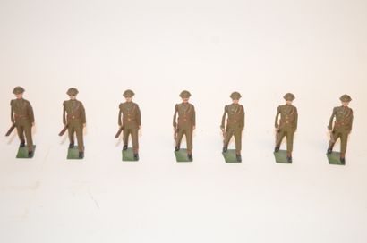 null BRITAINS: set 1603 "Irish free state infantery" 7 personnages, CIRCA 1950, en...