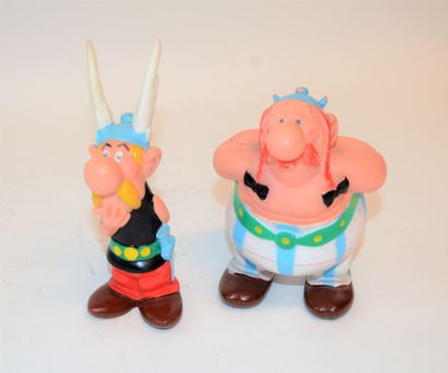 null DARGAUD 1967 (2) figurines Pouet Astérix et Obélix, hauteur: 17 et 14 cm.