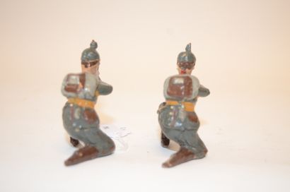 null Two German soldiers of the 14/18 war. French manufacture, good condition (light...