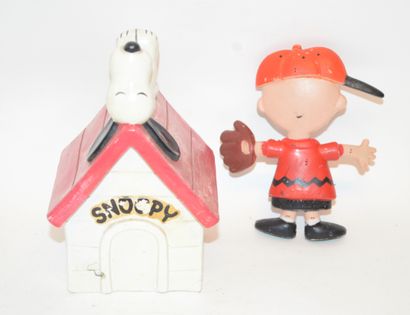 null SNOOPY and Charlie Brown:

-Ceramic money box with Snoopy lying on the floor...