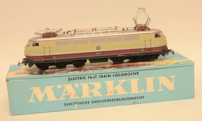 null MÄRKLIN 3053 (1966-1968) DB engine in cream and red, CC TEE, version with one...