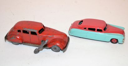 null 2 voitures: SOLIDO voiture, tôle rouge,mécanique, avec clé, années 30/40 (écaillures);...