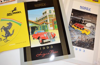 null Important lot of car/miniature catalogues/magazines including:

-Bburago from...