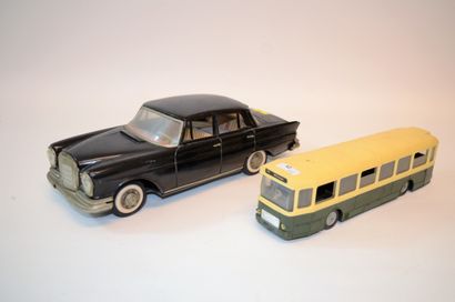Two vehicles:

-Mercedes 220 S black friction...