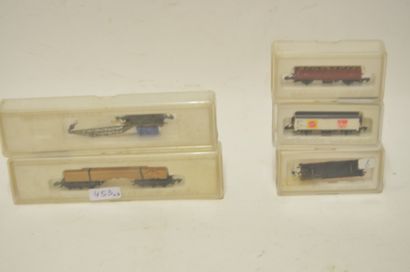 null MÄRKLIN (5) freight cars (MB) + various accessories