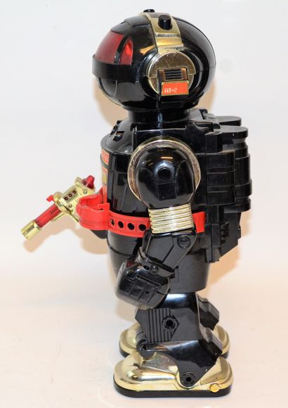 null NEW BRIGHT: ROBOTRON RT-2 fumeur en plastique noir, made in Hong Kong, hauteur:...