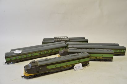 null RIVAROSSI American double diesel loco and (6) passenger cars

- double bogie...