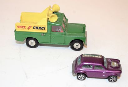 null CORGI: 4 voitures:

-Mini cooper S 1300 Whizz Wheels

-F1 John Player Special...