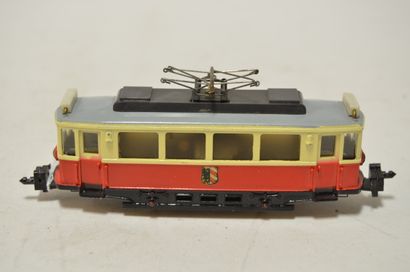 null HAMO tramway & trailer : réf T205/2 (1955/67) , engine in cream & red, one panto,...
