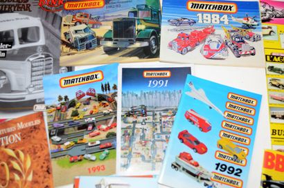 null Important lot of car/miniature catalogues/magazines including:

-Bburago from...