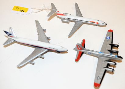 null 3 avions miniatures en métal:

-DC-9 "Austrian", longueur: 9.5 cm

-Boing 747...