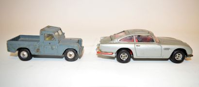 null Lot of 5 metal cars:

-GORGI TOYS: Land Rover 109 W.B, average condition, missing

-VW...