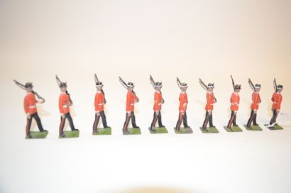 null BRITAINS (10): set complet de l'infanterie Italienne au défilé en tenue rouge,...