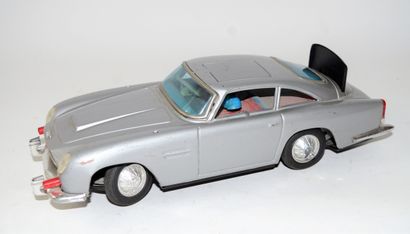 null GILBERT: James Bond Aston Martin DB 5 en tôle grise, Japon. Fonctionnement à...
