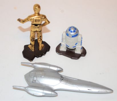null STAR WARS: deux figurines et un vaisseau

-Action Masters: C-3PO, métal, hauteur:...