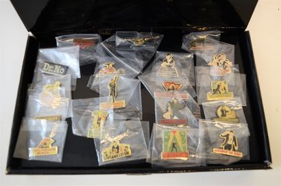 null Lot including a box of 18 "James Bond" pins, a Batmobile by Gorgi Toys, a transformers...