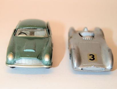 null 4 voitures au 1/43 ème:

-SOLIDO: Aston Martin DB5 Vantage

-DINKY TOYS: Taunus...