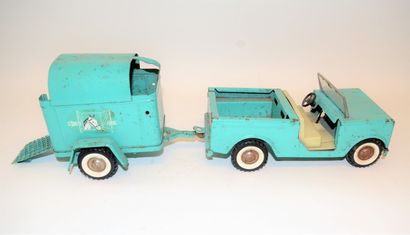 null STRUCTO: Jeep and its van in sheet metal. From the 70's. Total length: 49 cm....