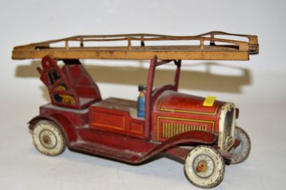 null TIPP&CO, fire truck with ladder, lithographed sheet metal, mechanical engine,...