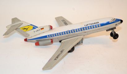 null MODERN TOYS (Japan): Boeing 727 "Lufthansa" in sheet metal, battery operated,...