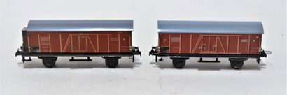 null TRIX MODELL (8) closed freight cars, litho in brown, 2 axles (E)