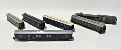 null LILIPUT (6) old timer passenger cars, 4 axles:

- blue sleeping car, 22.5cm

-...