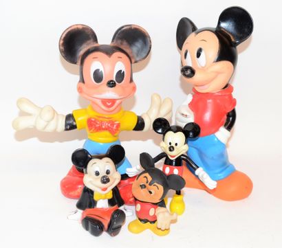 null (5) MICKEY: 

-ILLICO TOYS (China), soft plastic, height 29 cm

-Pouet, sitting,...