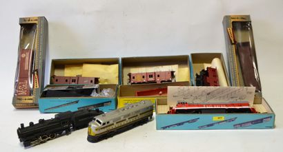 null HO American railroad equipment : 3x locomotives & cars

- (3) locos : Lackawanna...