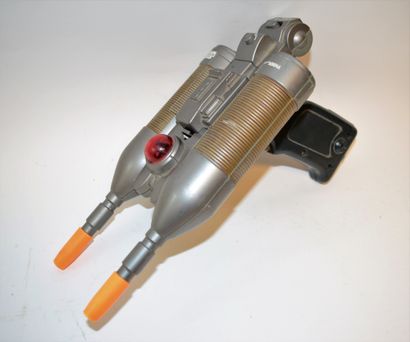 null Tiger Electronics: 2 STAR WARS Episode 1 plastic guns.

Battery operation not...