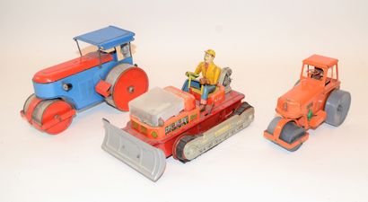 null 3 engins de chantier en tôle:

-T.N (Toy Nomura, Japon): Bulldozer N 642, fonctionnement...