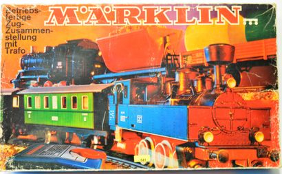 null MÄRKLIN SET 0974 comprend : locotender 3029 - 2 wagons plats - 9 rails courbes...