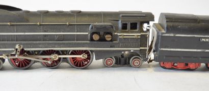 null MÄRKLIN SK800 /7 (1941-42) rare locomotive carénée 232 noire, balais protégés...