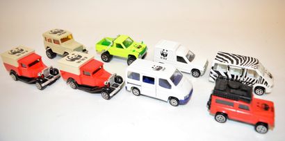 null MAJORETTE: 8 vehicles with WWF logo. Good condition.
