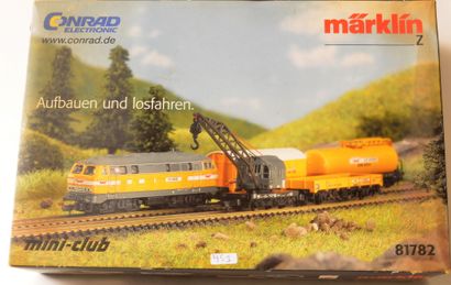 null MÄRKLIN "Z" 81782 complete with diesel loco, 4 cars, rail and transformer (...