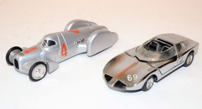null (2) voitures de courses au 1/43ème:

-BRUMM Audi N. 4, grise

-Tekno Monza GT...