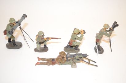 null ELASTOLIN: 5 soldiers, 4 Germans, one of whom is a sniper with a gas mask, 1...