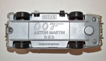 null Corgi: Aston Martin DB 5 grise 007, made in Gt Britain. 1/36 ème. Avec ses personnages....