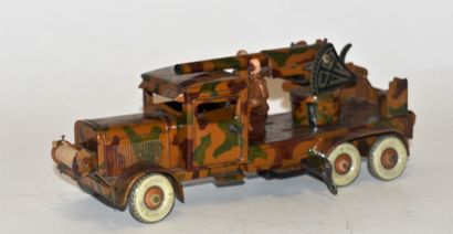 null TIPP&CO military truck, lithographed sheet metal, camouflage color, gun carrier,...