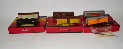 null VARNEY model railway kits, (12) wagons montés, en boîte originale (pas de garantie...