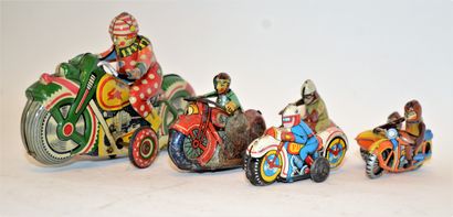 null Ensemble de 5 motos/side car en tôle lithographiée, dont la rare "Clown acrobate"...