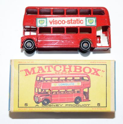 null MATCHBOX "Series": 2 boxes

-1 box 40th anniversary including 5 vehicles (Bus...