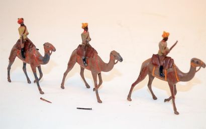 Britains BRITAINS (3): set 123 "Bikanir Camel Corps", seconde version de 1919. Accidents...