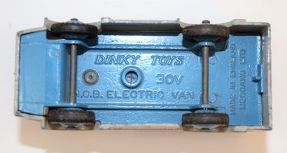DINKY TOYS DINKY TOYS: 30V N.C.B Electric Van. Echelle 1/43ème. Sans boite, légers...