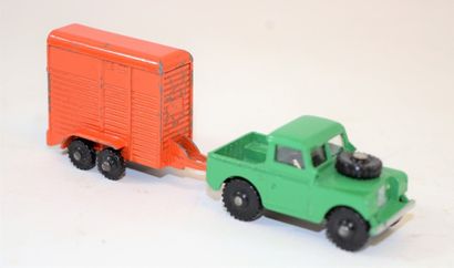 Dinky DINKY "Dublo": Land Rover avec Van au 1/76ème. Cheval absent, sans boite. Quelques...